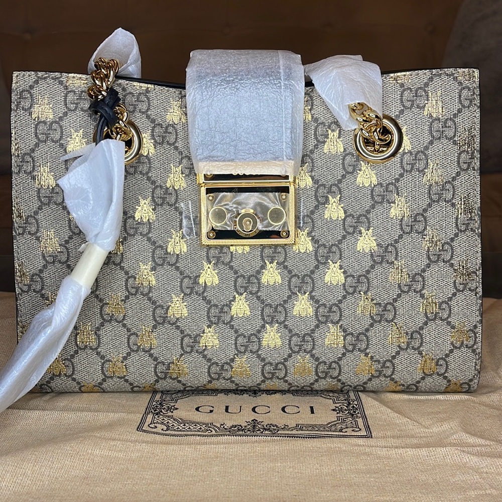 Brand New Small Gucci GG Supreme Bees Padlock Tote